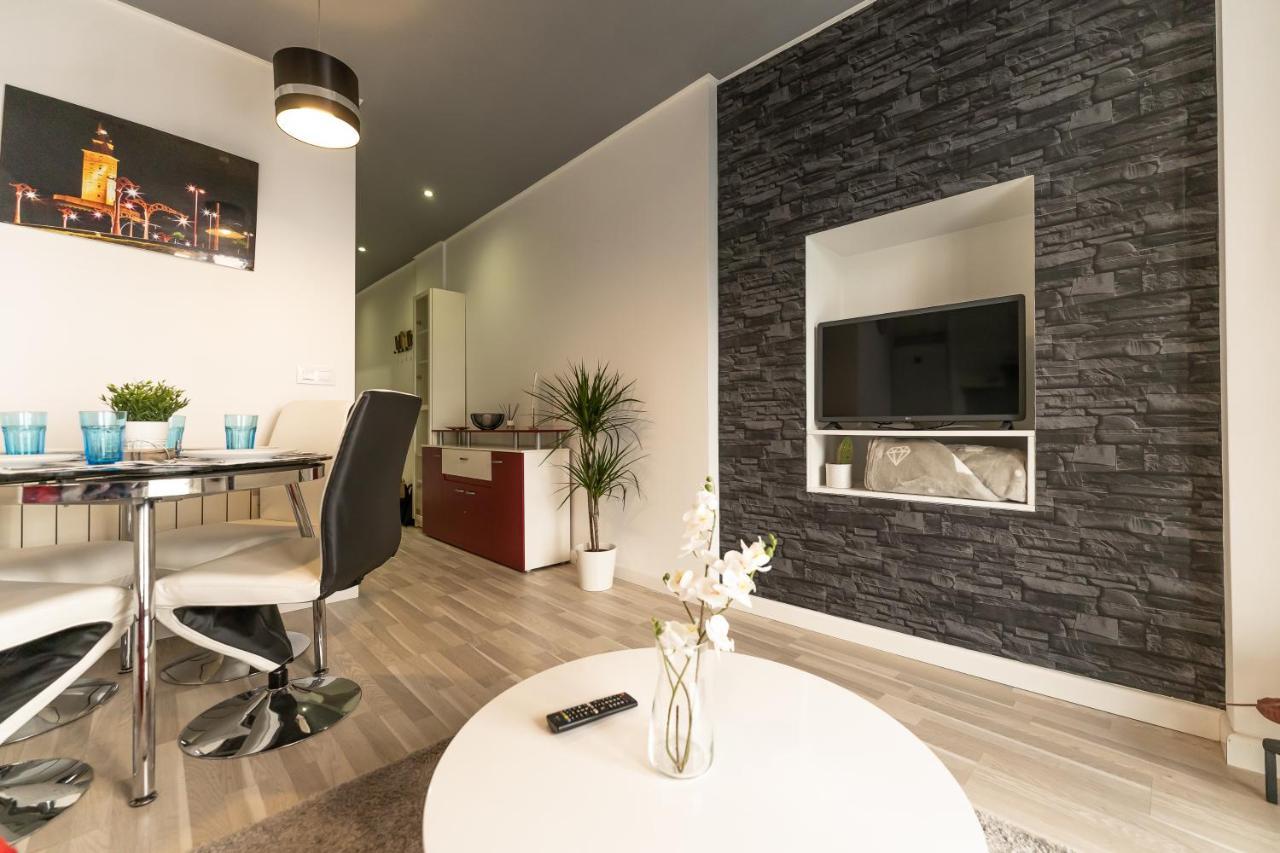 Cormelana Plaza Apartment A Coruna Bagian luar foto
