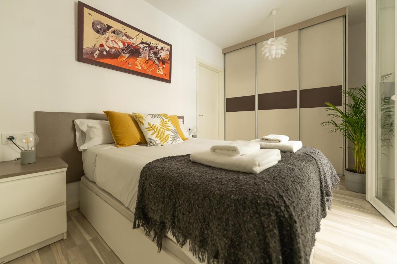 Cormelana Plaza Apartment A Coruna Bagian luar foto